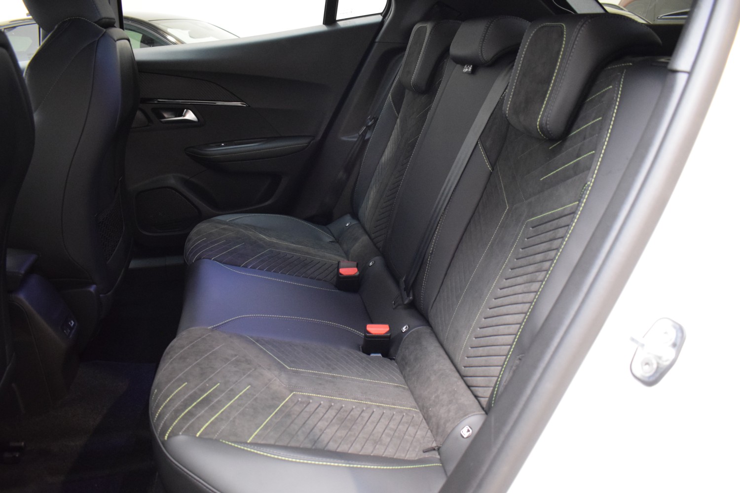 PEUGEOT 2008 GT N2008 Hybrid 145 eDCS6 - Ítem23