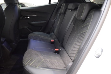 PEUGEOT 2008 GT N2008 Hybrid 145 eDCS6 - Ítem23