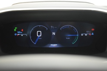 PEUGEOT 2008 GT Hybrid 145 eDCS6 - Ítem9