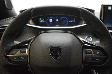 PEUGEOT 2008 GT Hybrid 145 eDCS6 - Ítem10