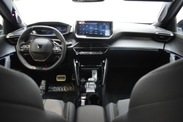 PEUGEOT 2008 GT Hybrid 145 eDCS6 - Ítem12