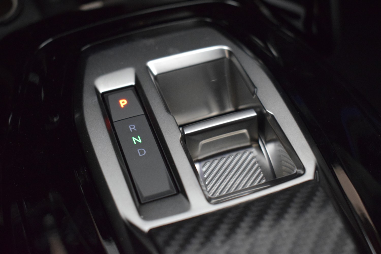 PEUGEOT 2008 GT Hybrid 145 eDCS6 - Ítem15
