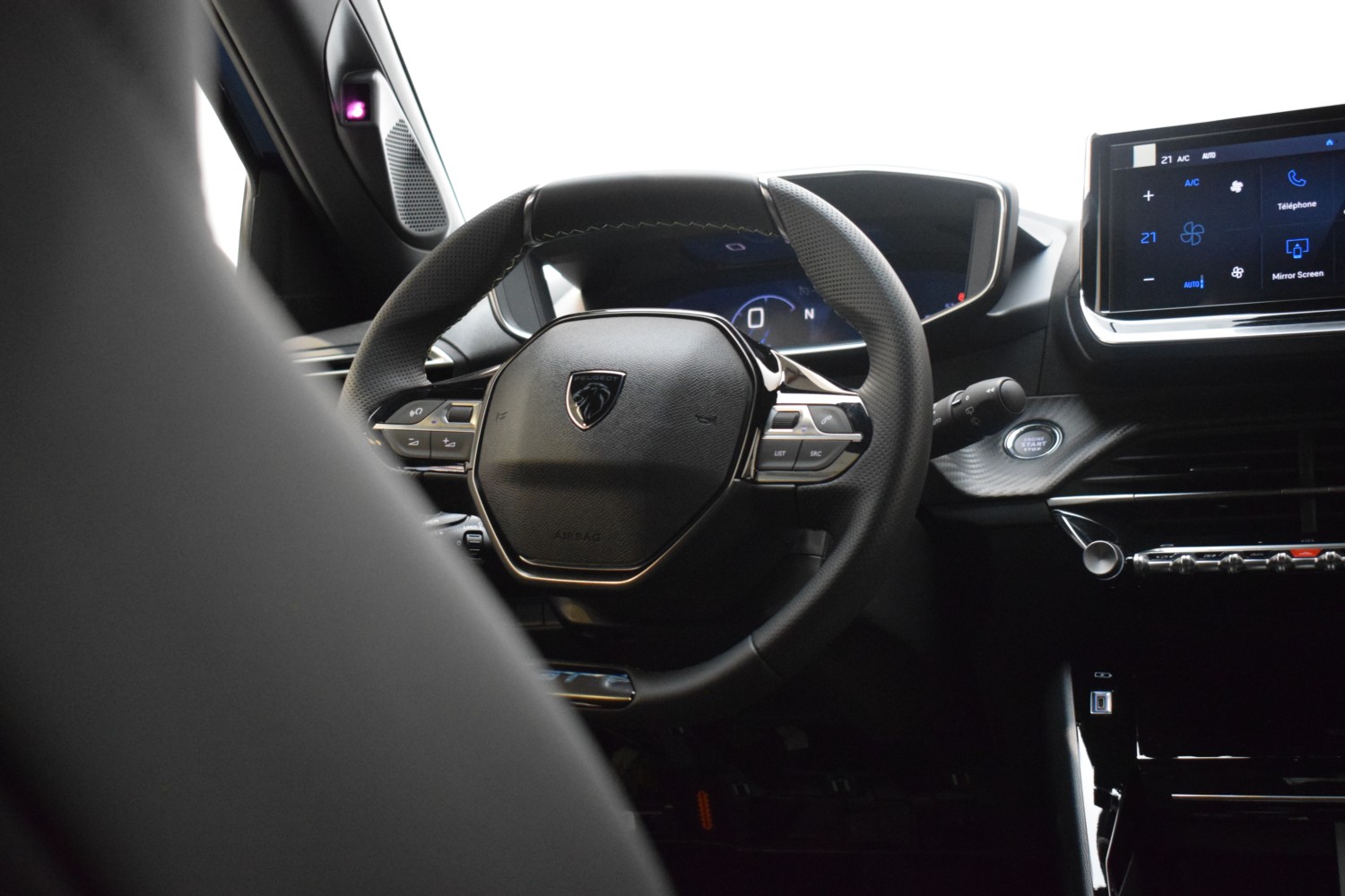 PEUGEOT 2008 GT Hybrid 145 eDCS6 - Ítem20