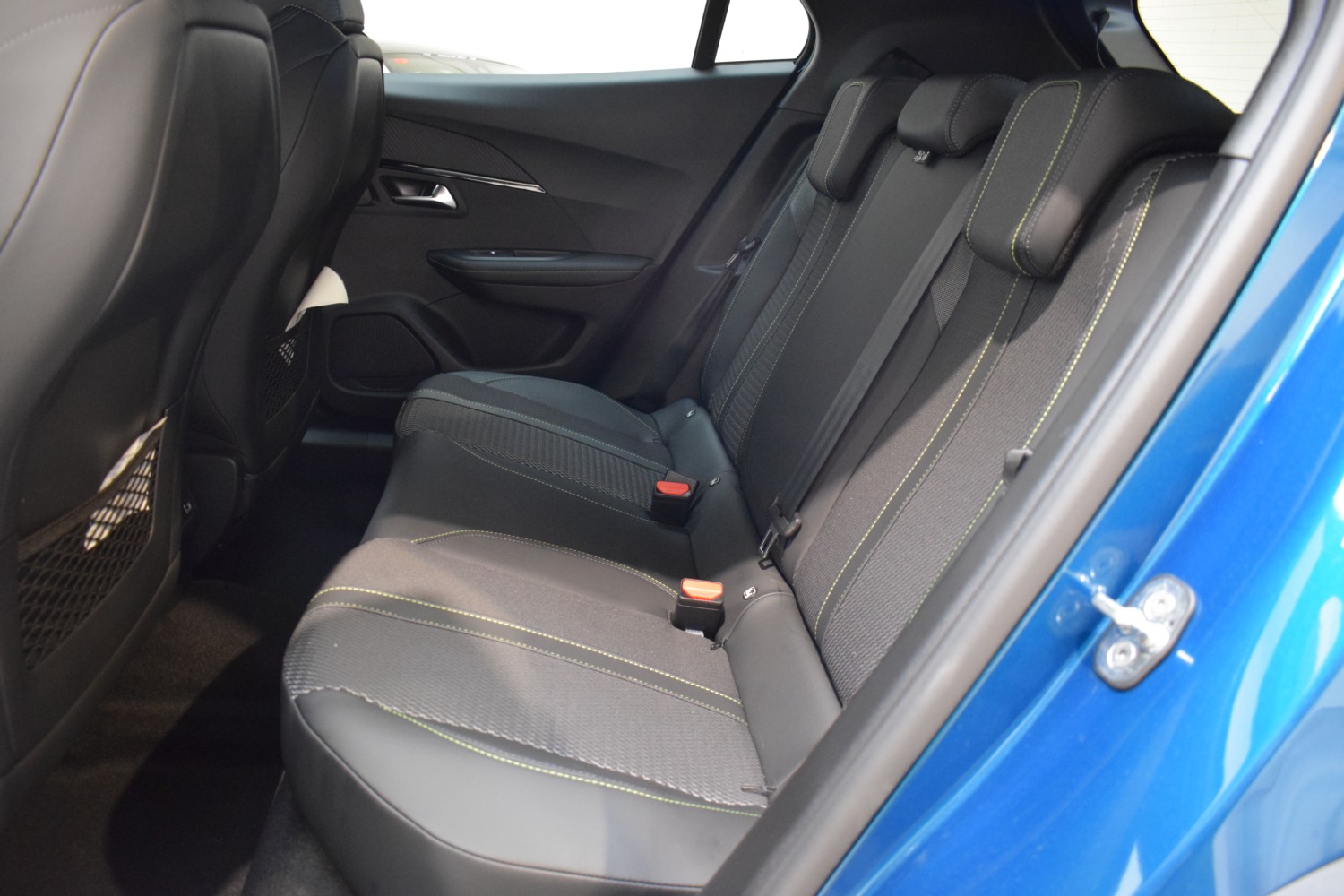 PEUGEOT 2008 GT Hybrid 145 eDCS6 - Ítem21