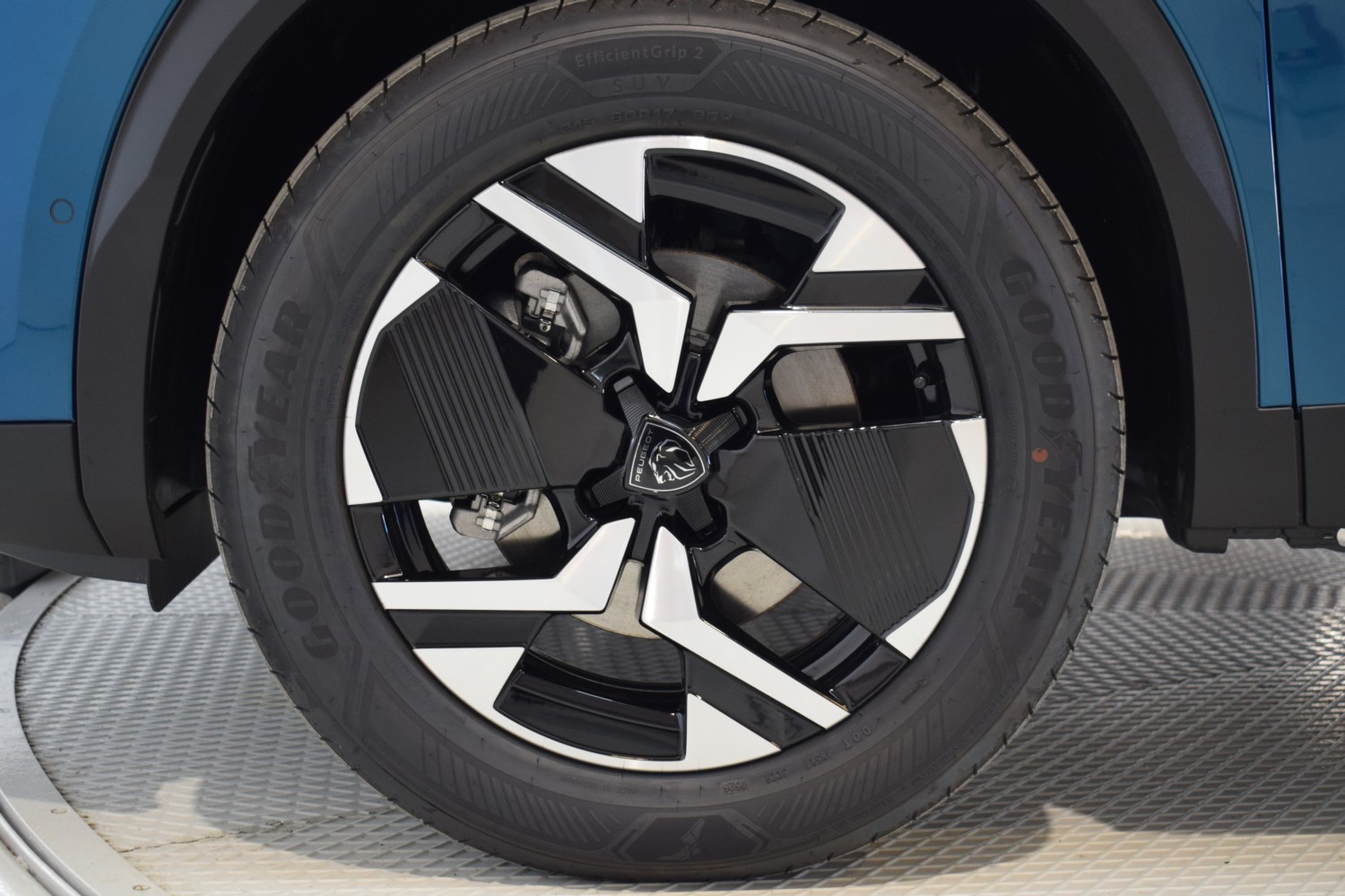 PEUGEOT 2008 GT Hybrid 145 eDCS6 - Ítem8