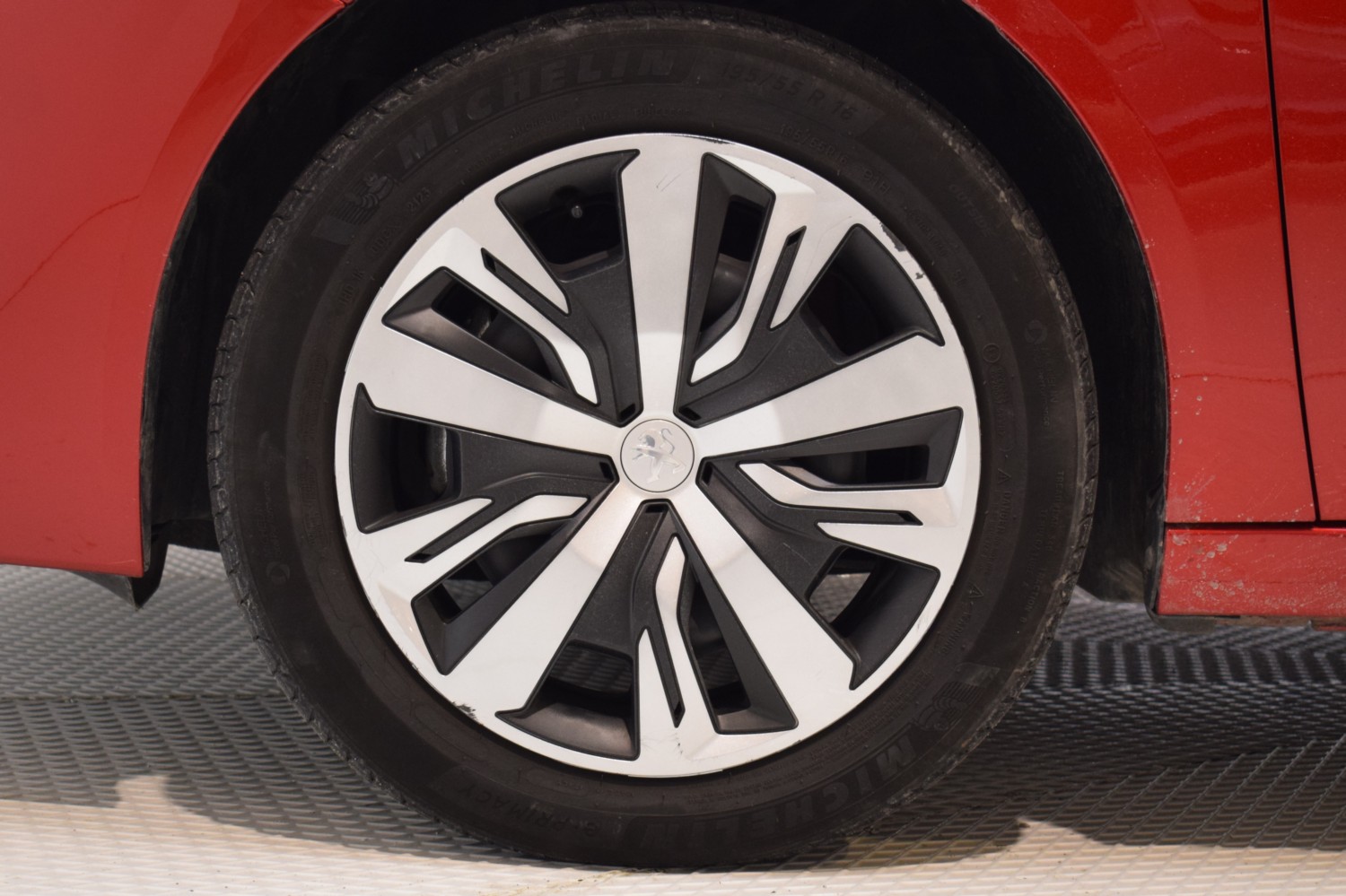 PEUGEOT 208 ALLURE Puretech 100CV - Ítem8