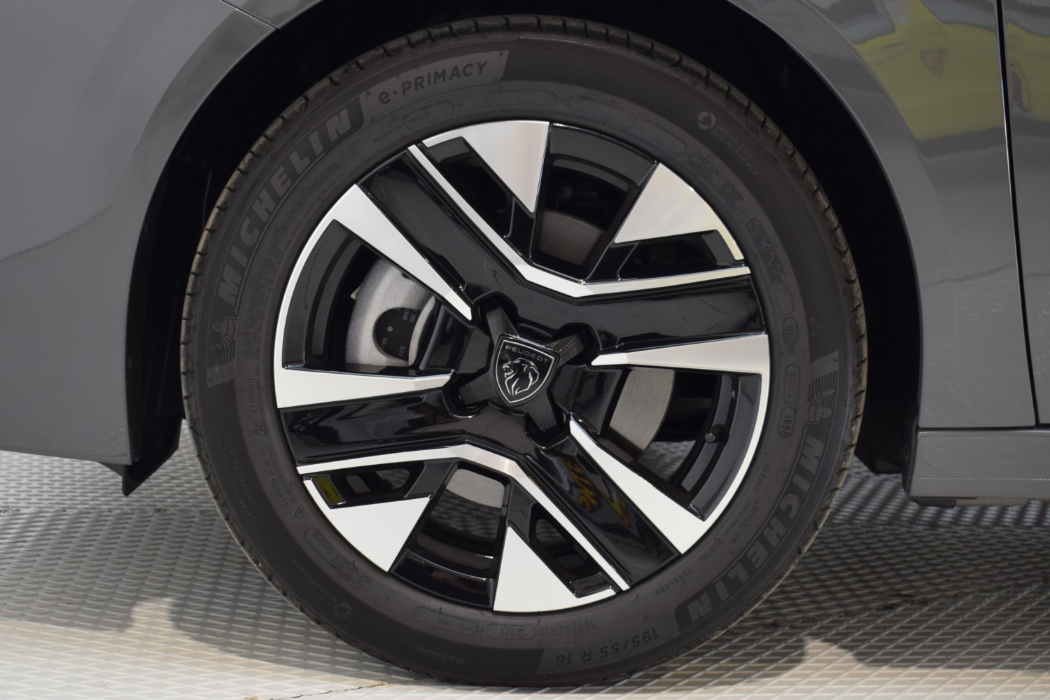 PEUGEOT 208 ALLURE TURBO 100 CV S&S 6 Vel. MAN - Ítem9