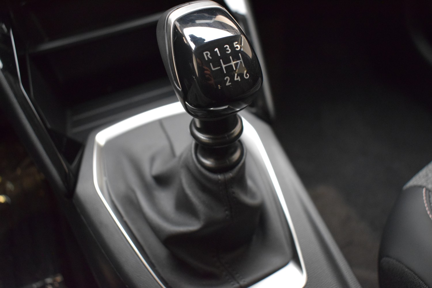 PEUGEOT 208 ALLURE TURBO 100 CV S&S 6 Vel. MAN - Ítem16