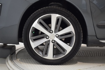 PEUGEOT 3008 ALLURE 1.6 BlueHDI 120 FAP - Ítem9