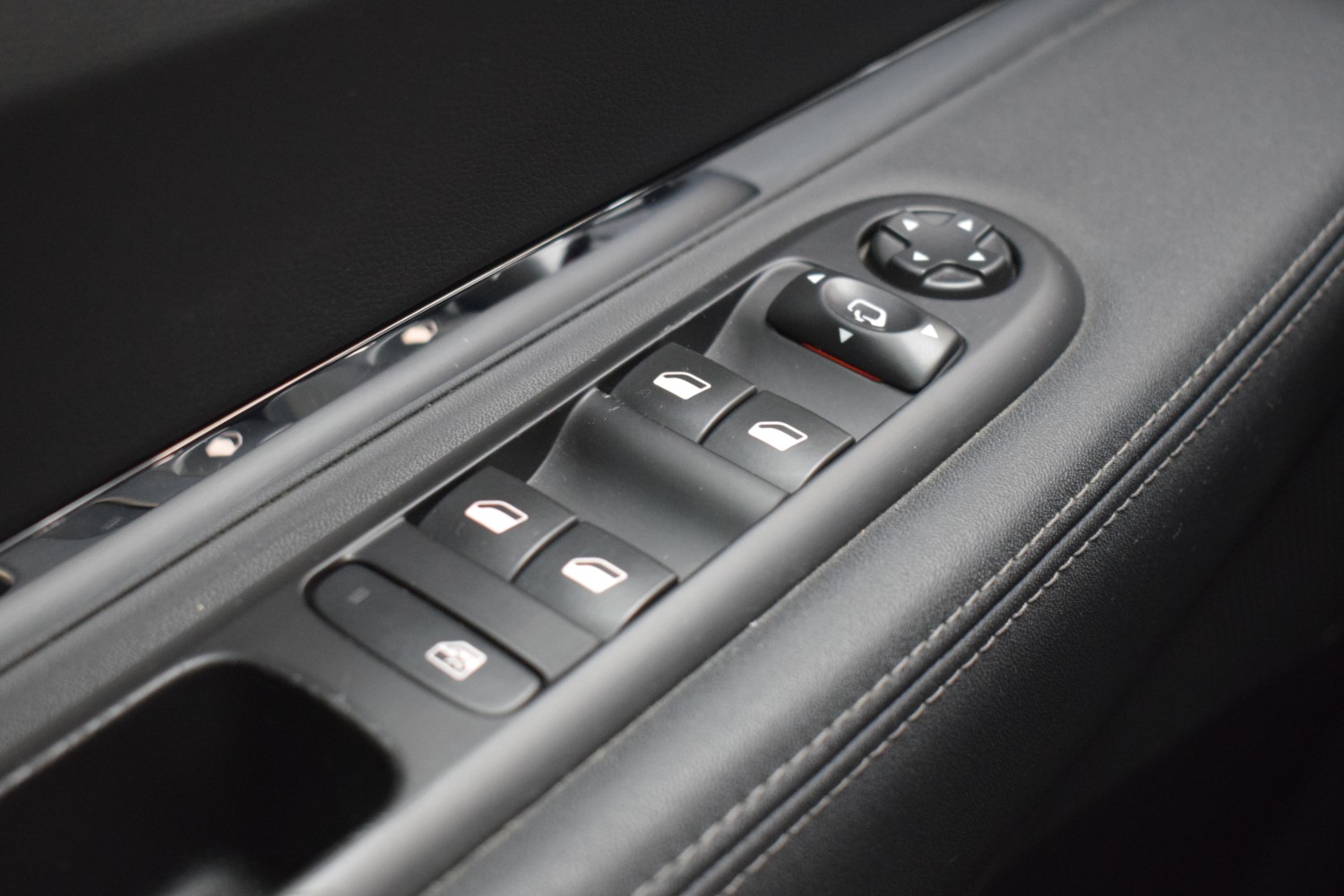 PEUGEOT 3008 ALLURE 1.6 BlueHDI 120 FAP - Ítem14