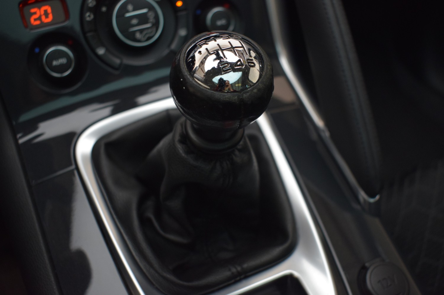 PEUGEOT 3008 ALLURE 1.6 BlueHDI 120 FAP - Ítem16