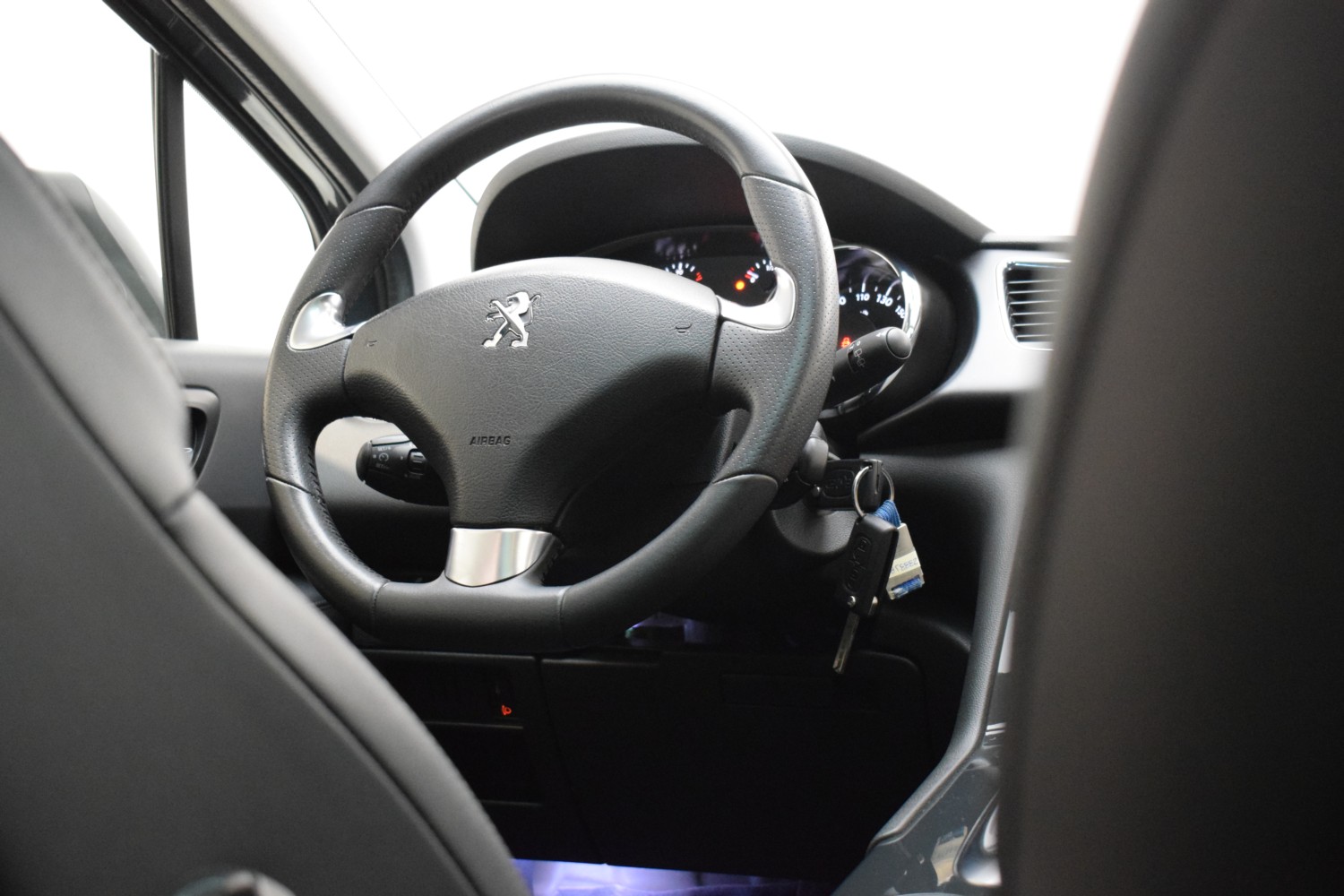 PEUGEOT 3008 ALLURE 1.6 BlueHDI 120 FAP - Ítem22