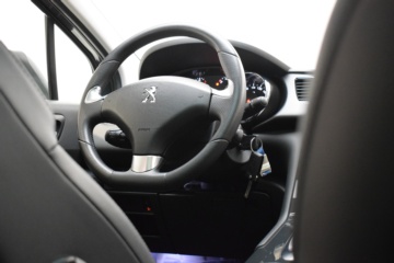 PEUGEOT 3008 ALLURE 1.6 BlueHDI 120 FAP - Ítem22