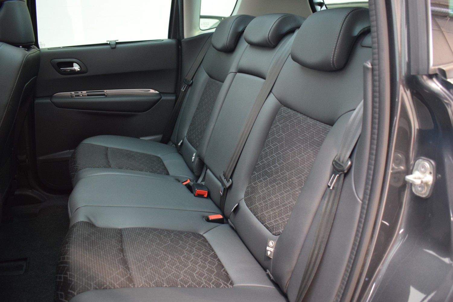 PEUGEOT 3008 ALLURE 1.6 BlueHDI 120 FAP - Ítem23