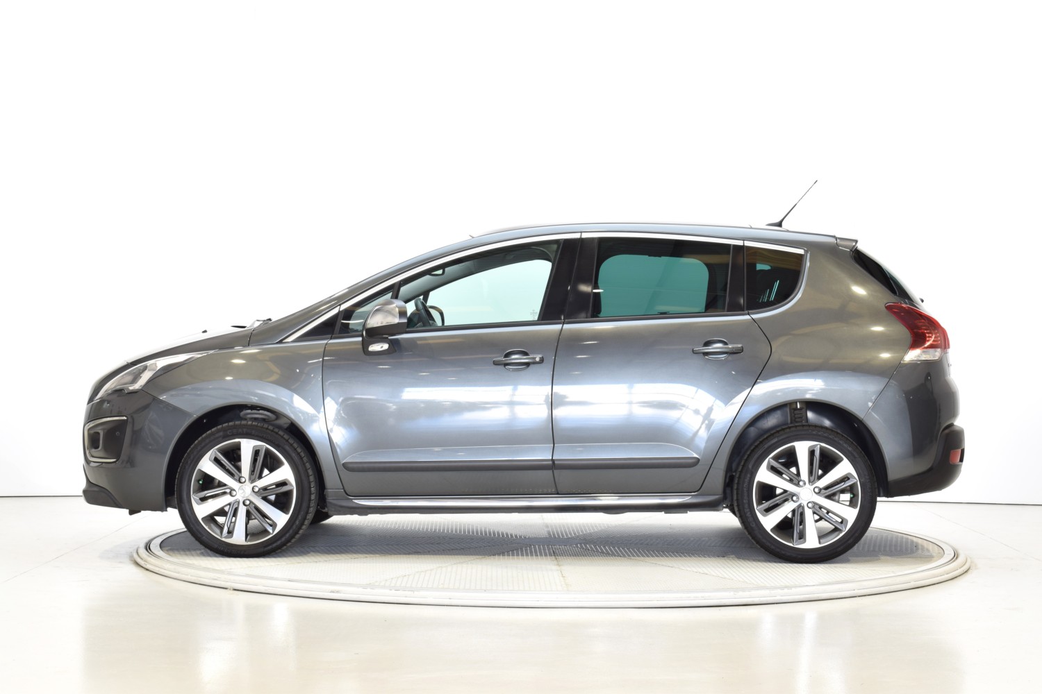 PEUGEOT 3008 ALLURE 1.6 BlueHDI 120 FAP - Ítem1