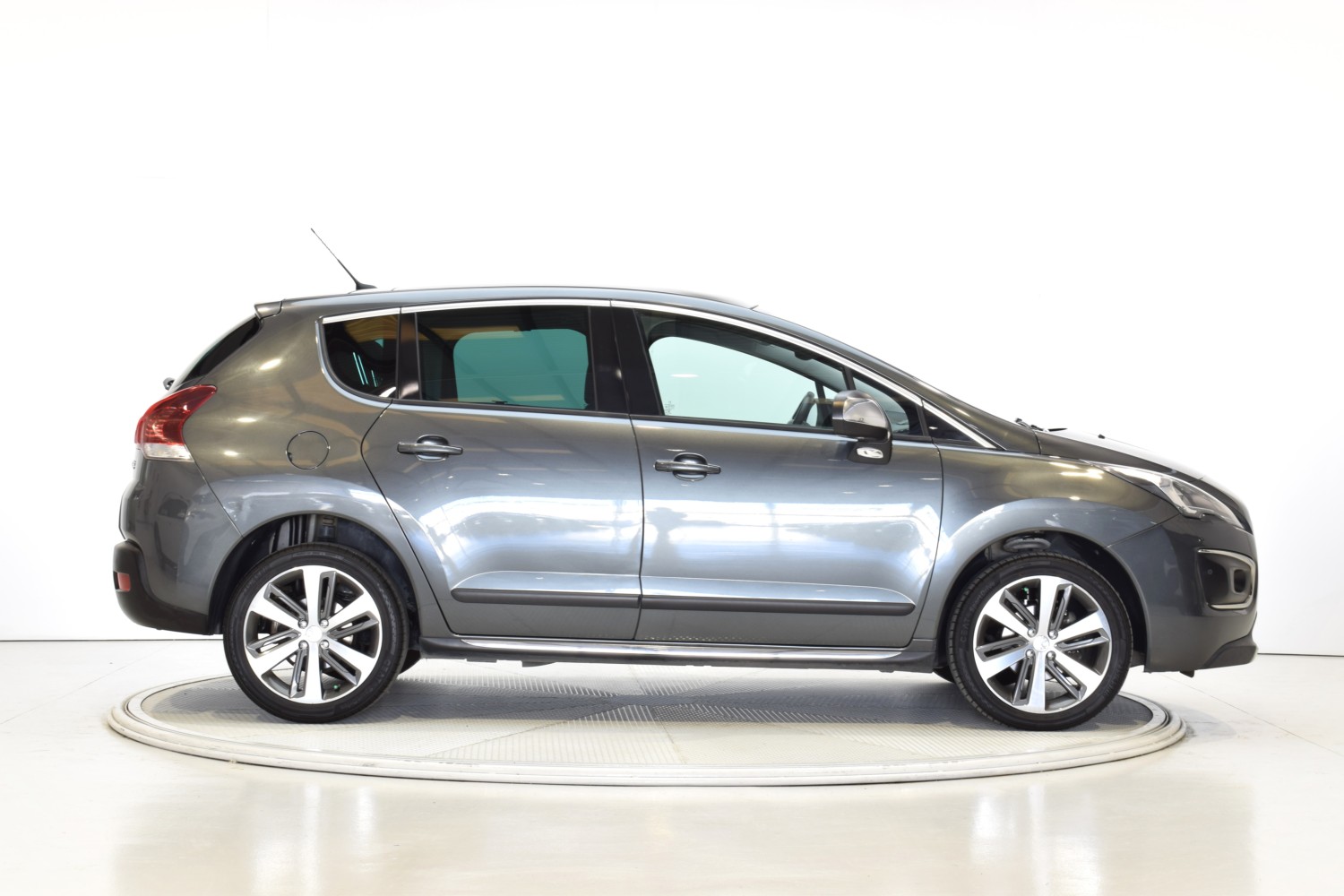 PEUGEOT 3008 ALLURE 1.6 BlueHDI 120 FAP - Ítem5