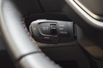 PEUGEOT 3008 GT PACK 1.6 PureTech 180cv S&S EAT8 - Ítem19