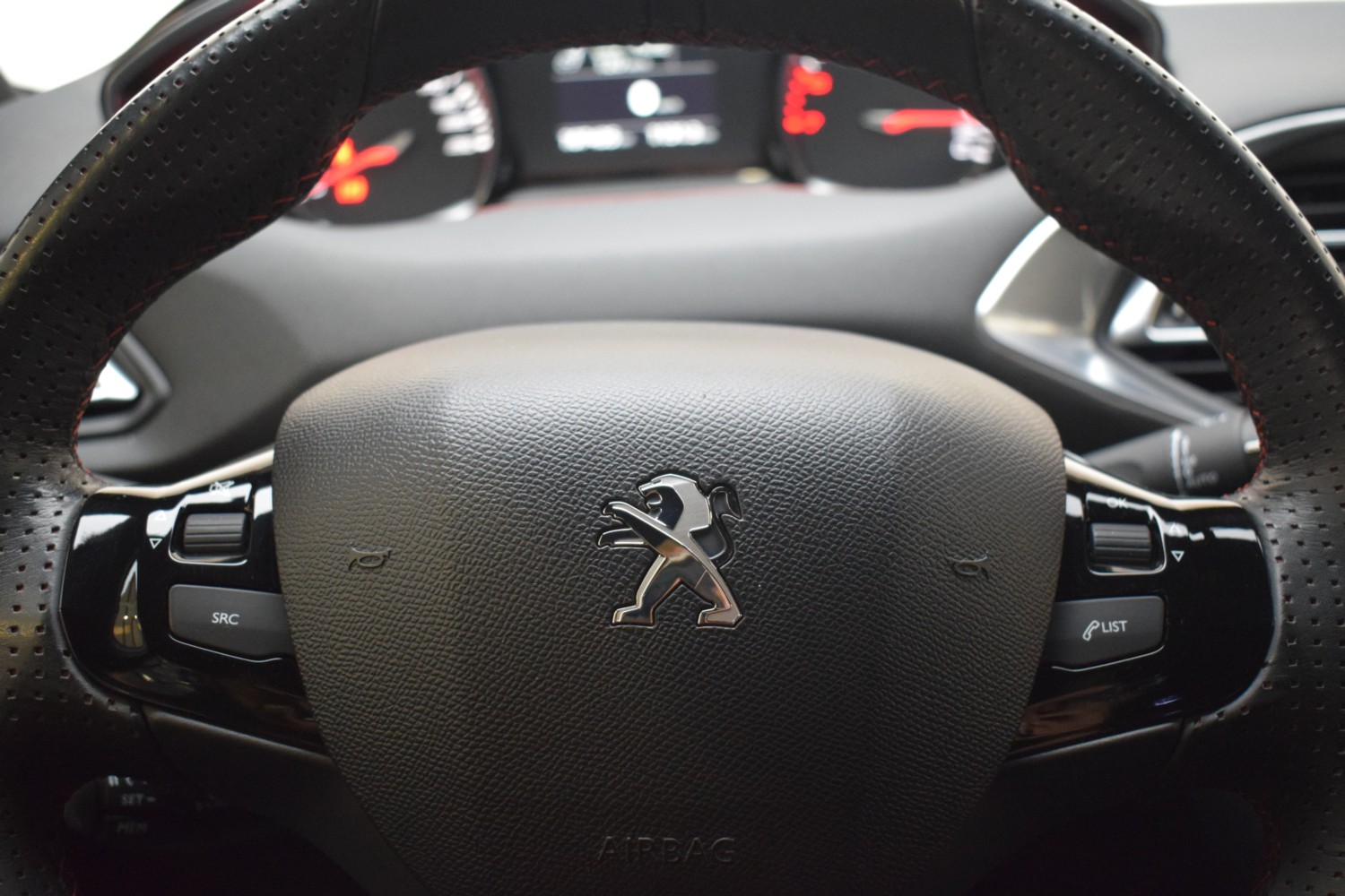 PEUGEOT 308 GT LINE 5p 1.2 PureTech 96KW (130CV) S&S - Ítem11