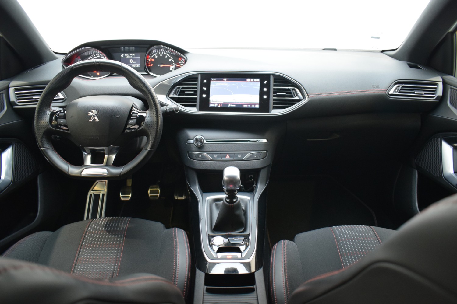 PEUGEOT 308 GT LINE 5p 1.2 PureTech 96KW (130CV) S&S - Ítem13