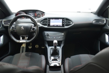 PEUGEOT 308 GT LINE 5p 1.2 PureTech 96KW (130CV) S&S - Ítem13