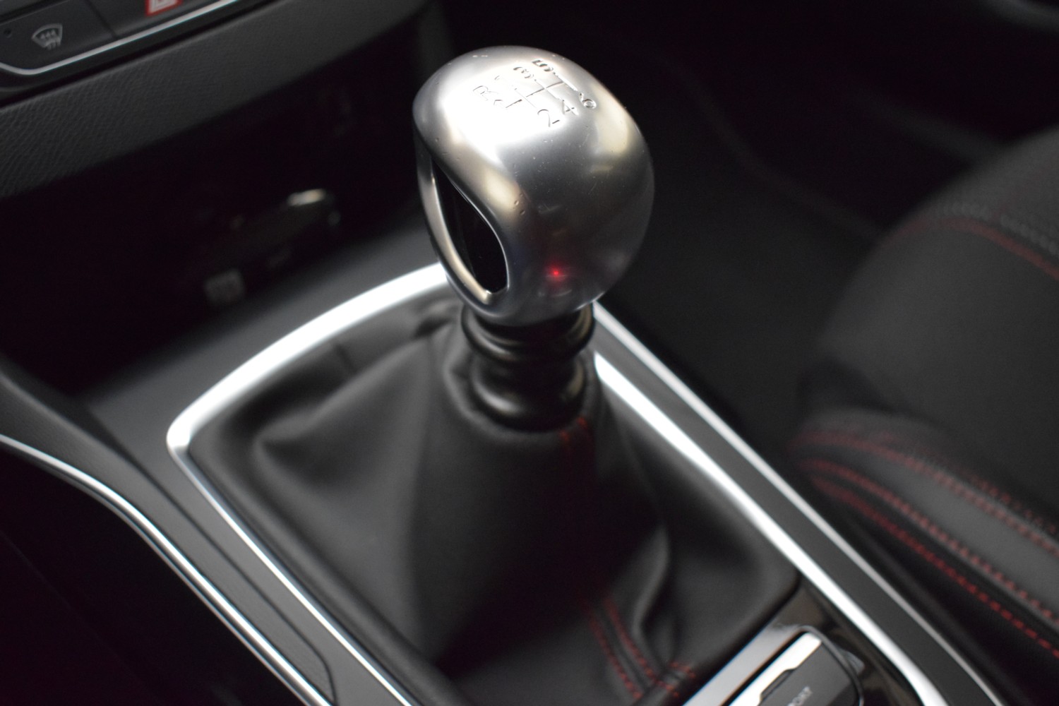 PEUGEOT 308 GT LINE 5p 1.2 PureTech 96KW (130CV) S&S - Ítem16