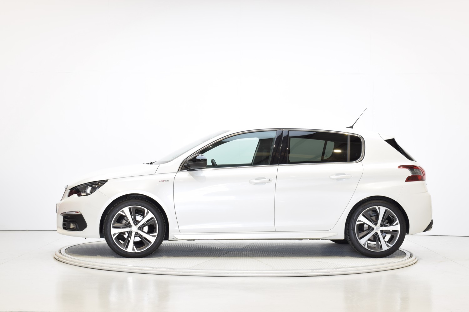 PEUGEOT 308 GT LINE 5p 1.2 PureTech 96KW (130CV) S&S - Ítem1