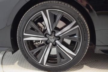 PEUGEOT N308 GT 1.6 PHEV 180cv eEAT8 - Ítem9