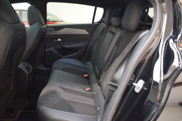 PEUGEOT N308 GT 1.6 PHEV 180cv eEAT8 - Ítem22