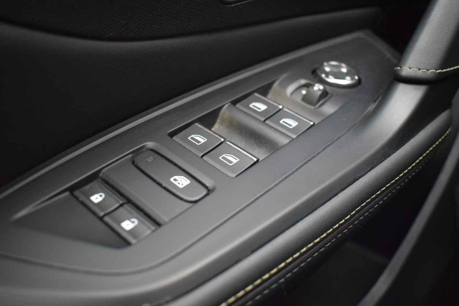 PEUGEOT 308 GT PACK 5P PHEV 180CV eEAT8 - Ítem14