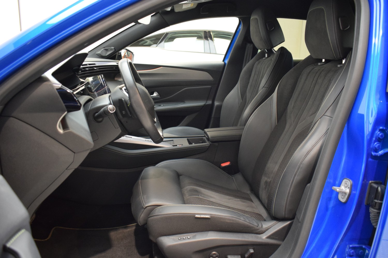 PEUGEOT 308 GT PACK 5P PHEV 180CV eEAT8 - Ítem20