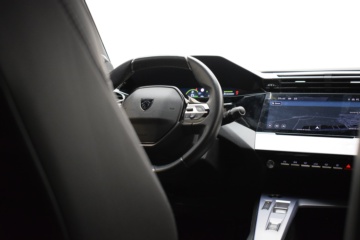 PEUGEOT 308 GT PACK 5P PHEV 180CV eEAT8 - Ítem21