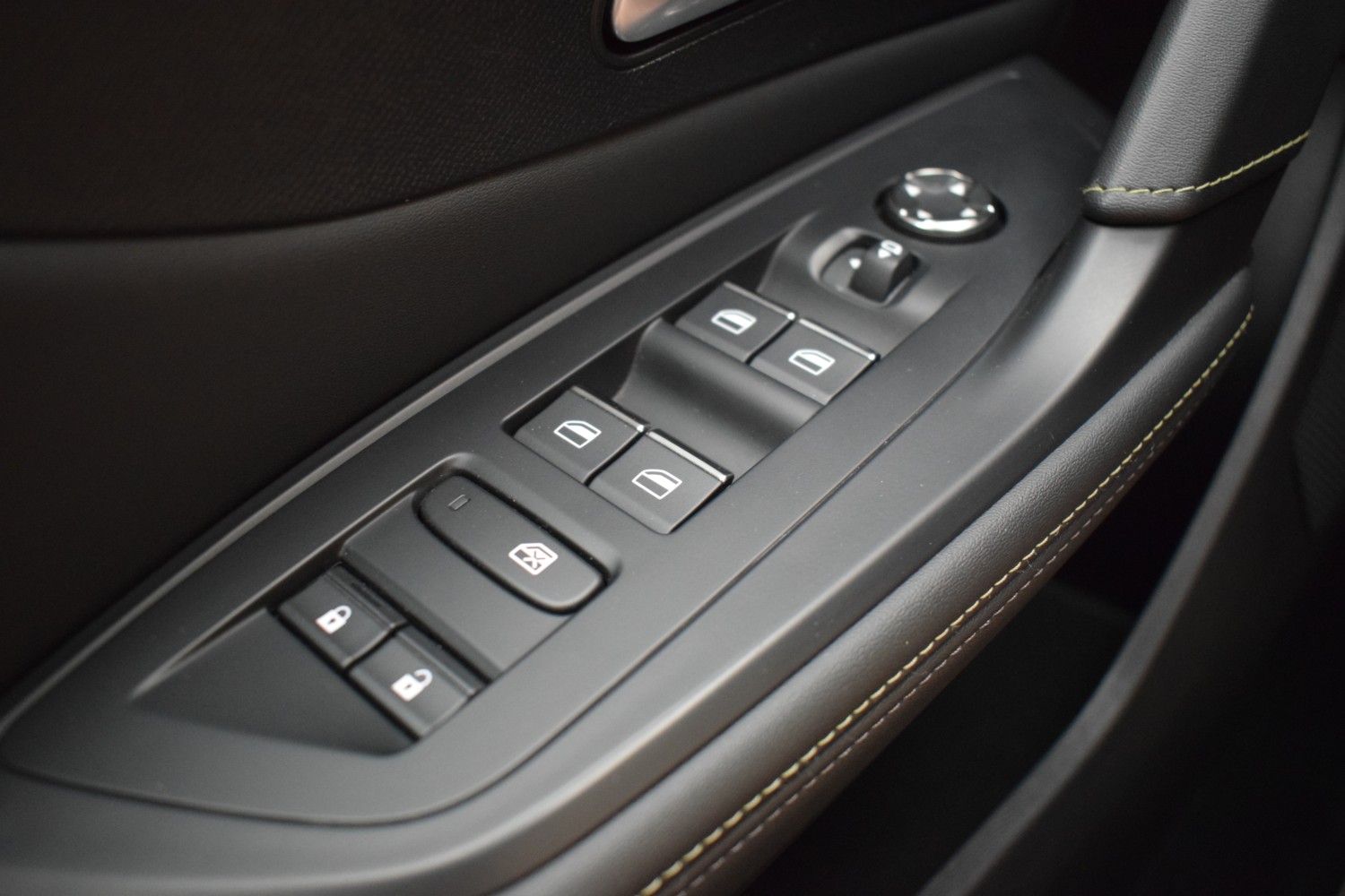 PEUGEOT 408 GT PHEV 180CV e-EAT8 - Ítem15