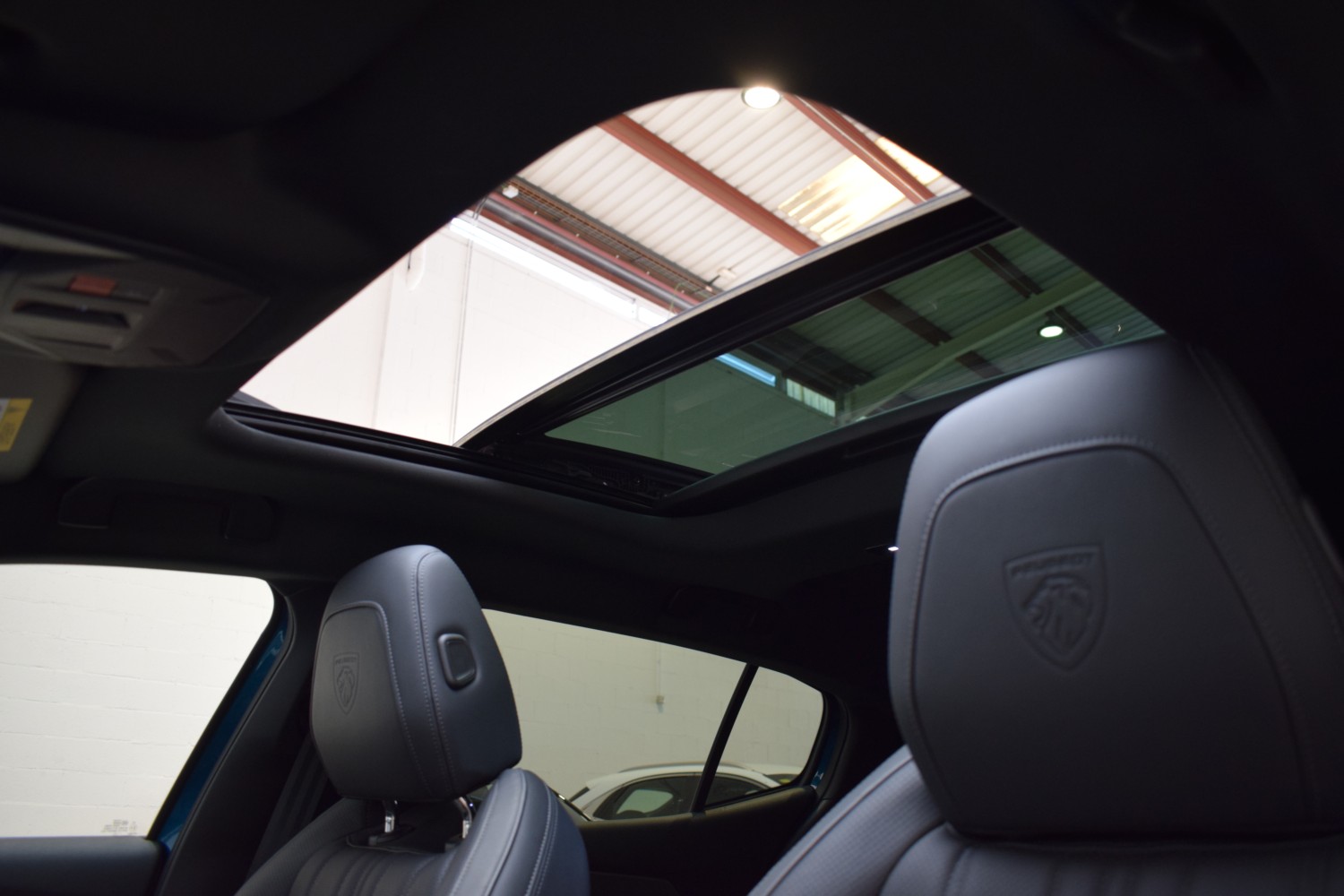 PEUGEOT 408 GT PHEV 180CV e-EAT8 - Ítem25