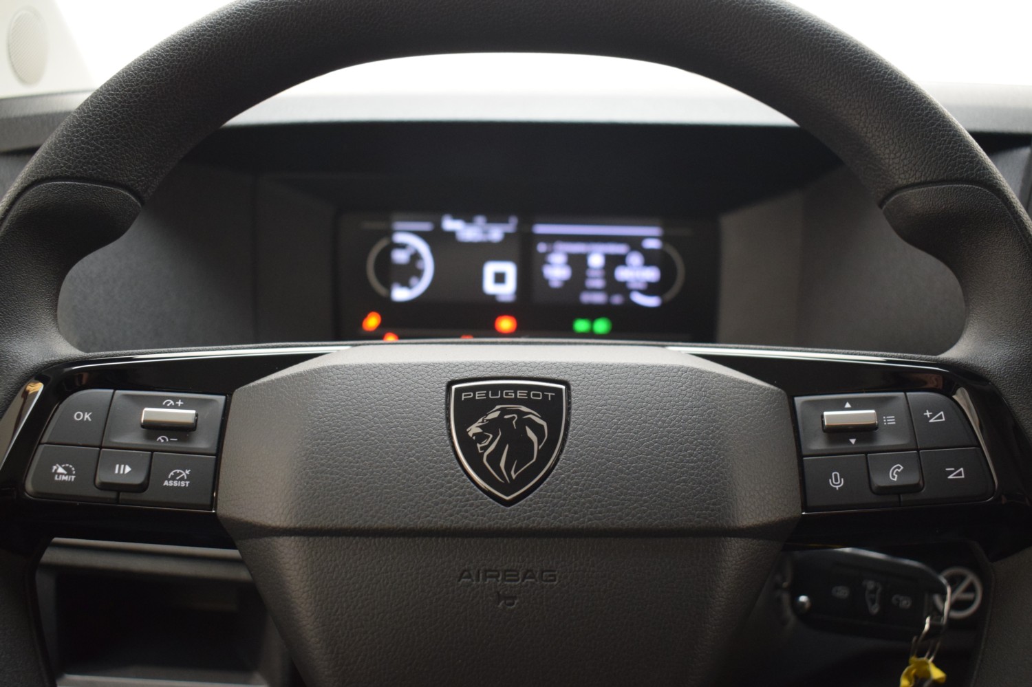 PEUGEOT EXPERT Furgón BlueHDi 120 S&S 6v Standard - Ítem13