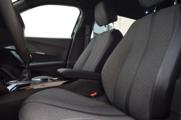 PEUGEOT 20008 ALLURE PURETECH 100 S&S 6 Vel. MAN - Ítem20