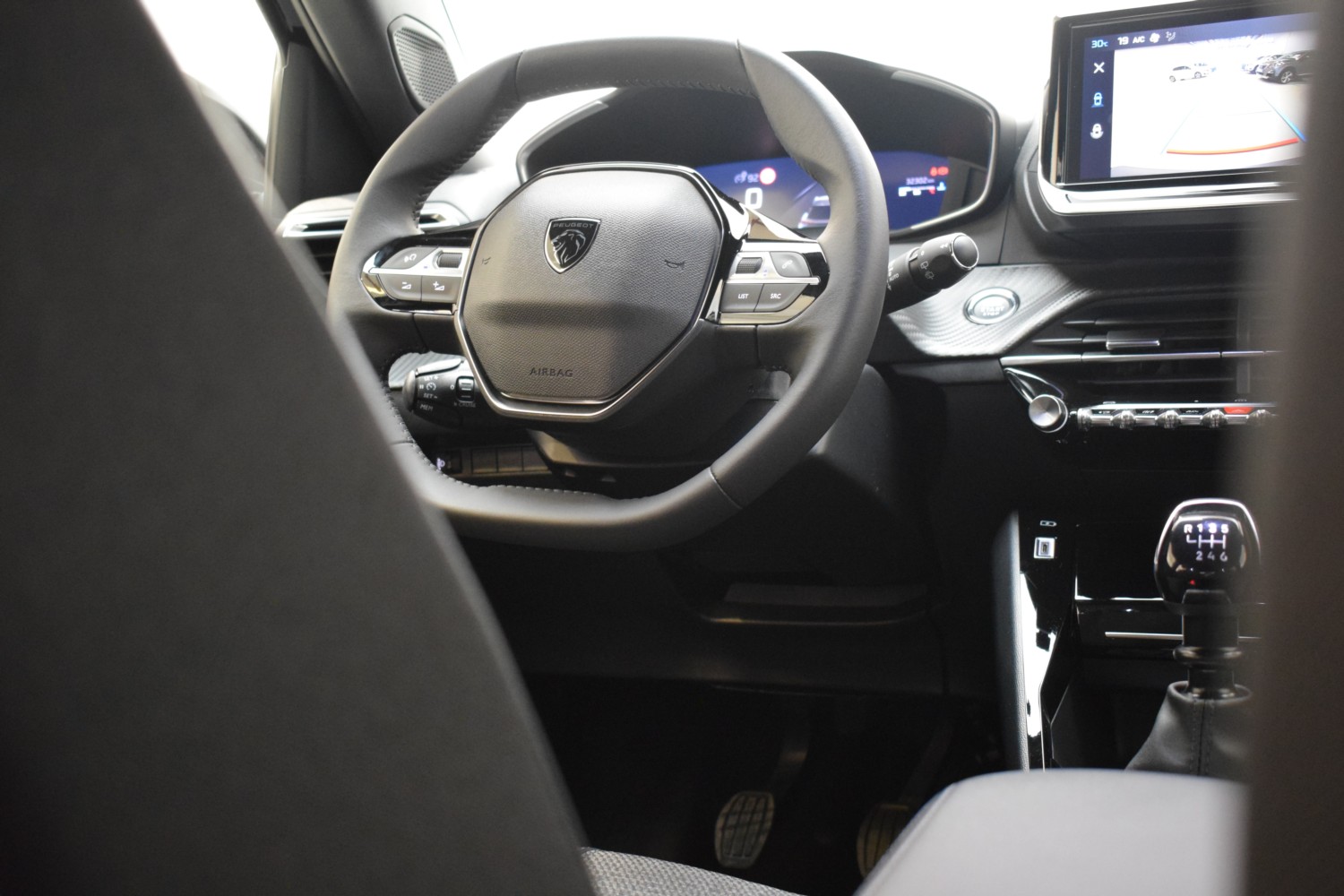 PEUGEOT 20008 ALLURE PURETECH 100 S&S 6 Vel. MAN - Ítem21