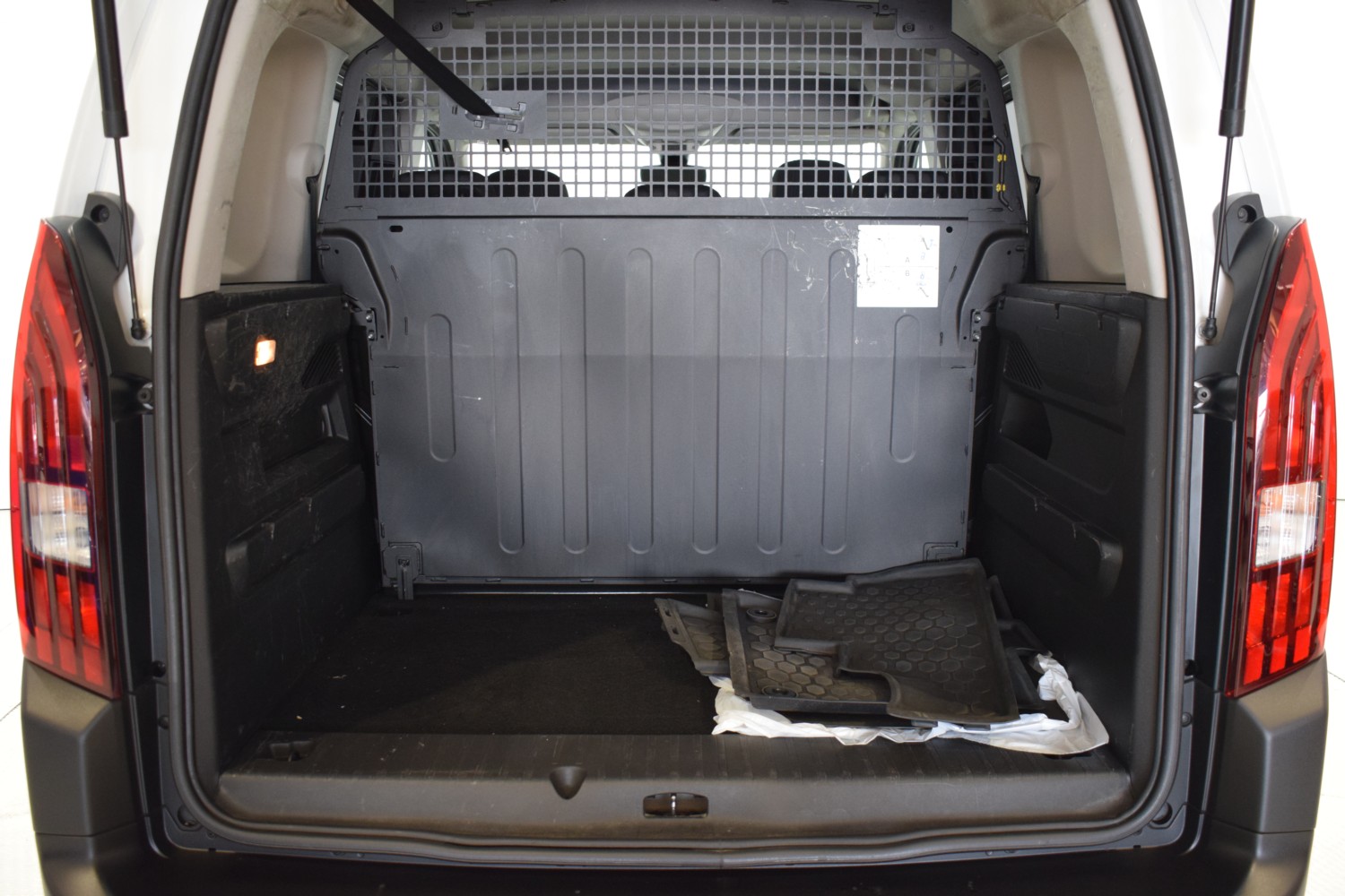 PEUGEOT RIFTER ALLURE BUSINESS Standard BlueHDi 73kW - Ítem8