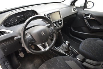 PEUGEOT 2008 SIGNATURE 1.5 BlueHDI 100 CV 6 VEL - Ítem20