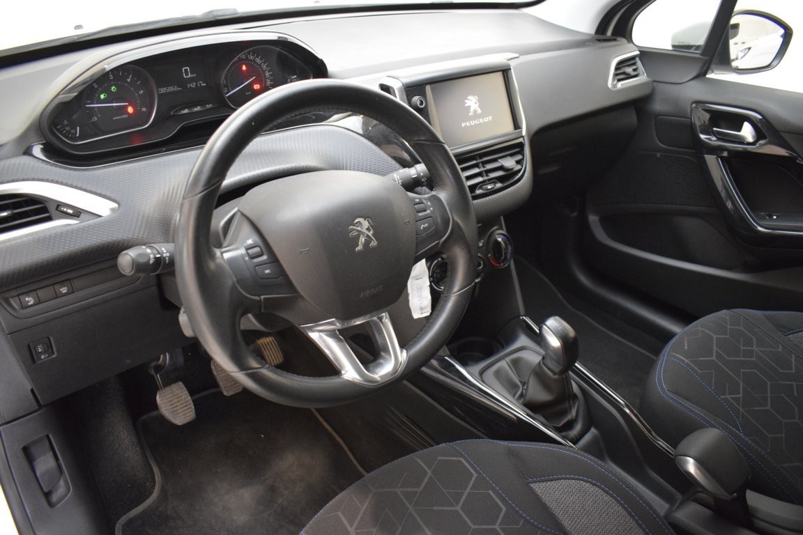 PEUGEOT 2008 SIGNATURE 1.5 BlueHDI 100 CV 6 VEL - Ítem19