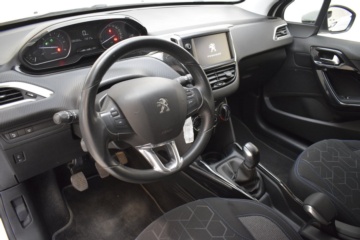 PEUGEOT 2008 SIGNATURE 1.5 BlueHDI 100 CV 6 VEL - Ítem19