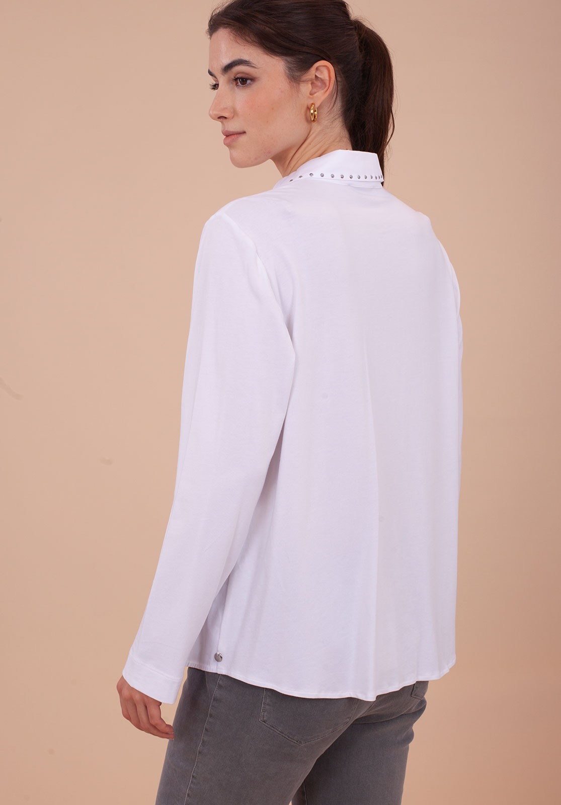Camisa Blanca con tachuelas plata 2