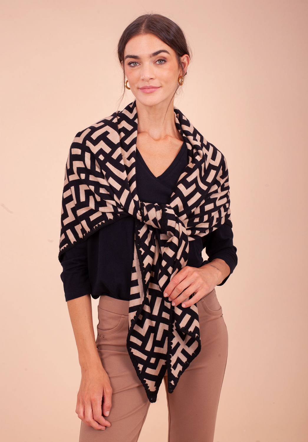 BUFANDA con un estampado geométrico