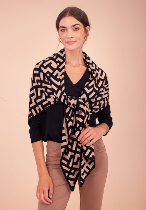 BUFANDA con un estampado geométrico