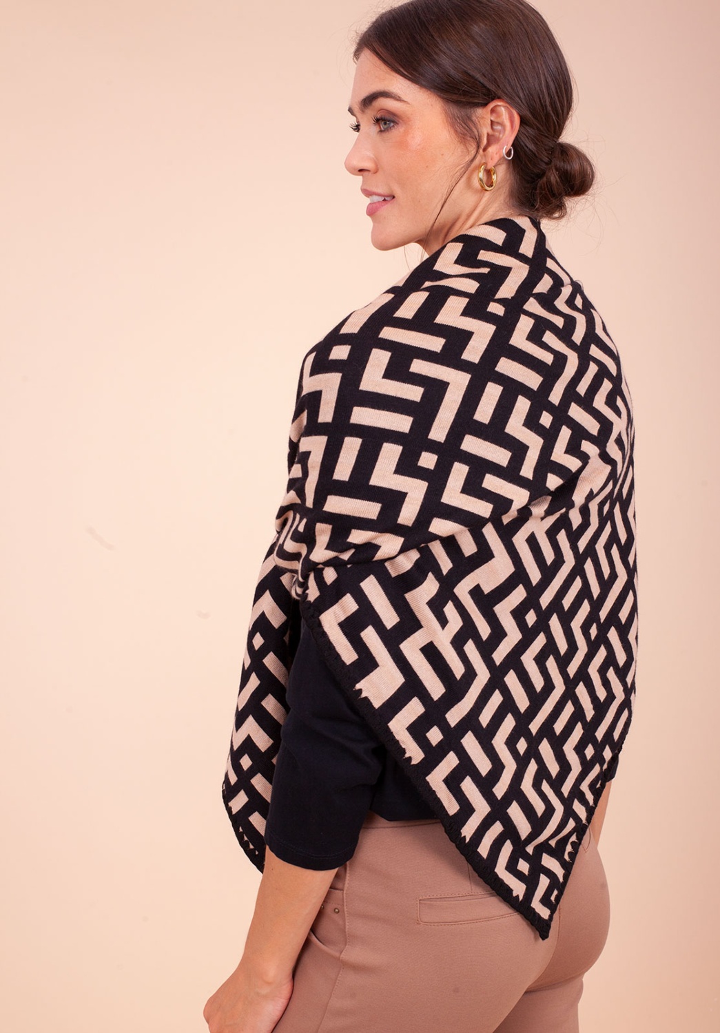 BUFANDA con un estampado geométrico 3