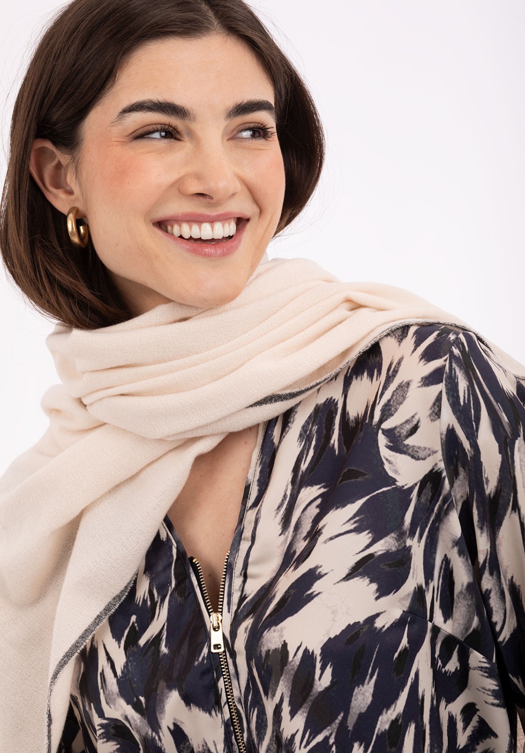 Beige Scarf With Black Edge