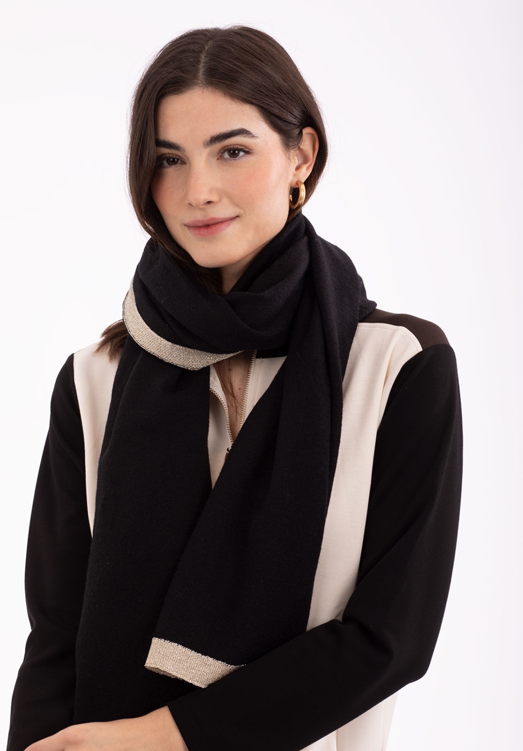 Bufanda Negra con detalle Beige Dorado