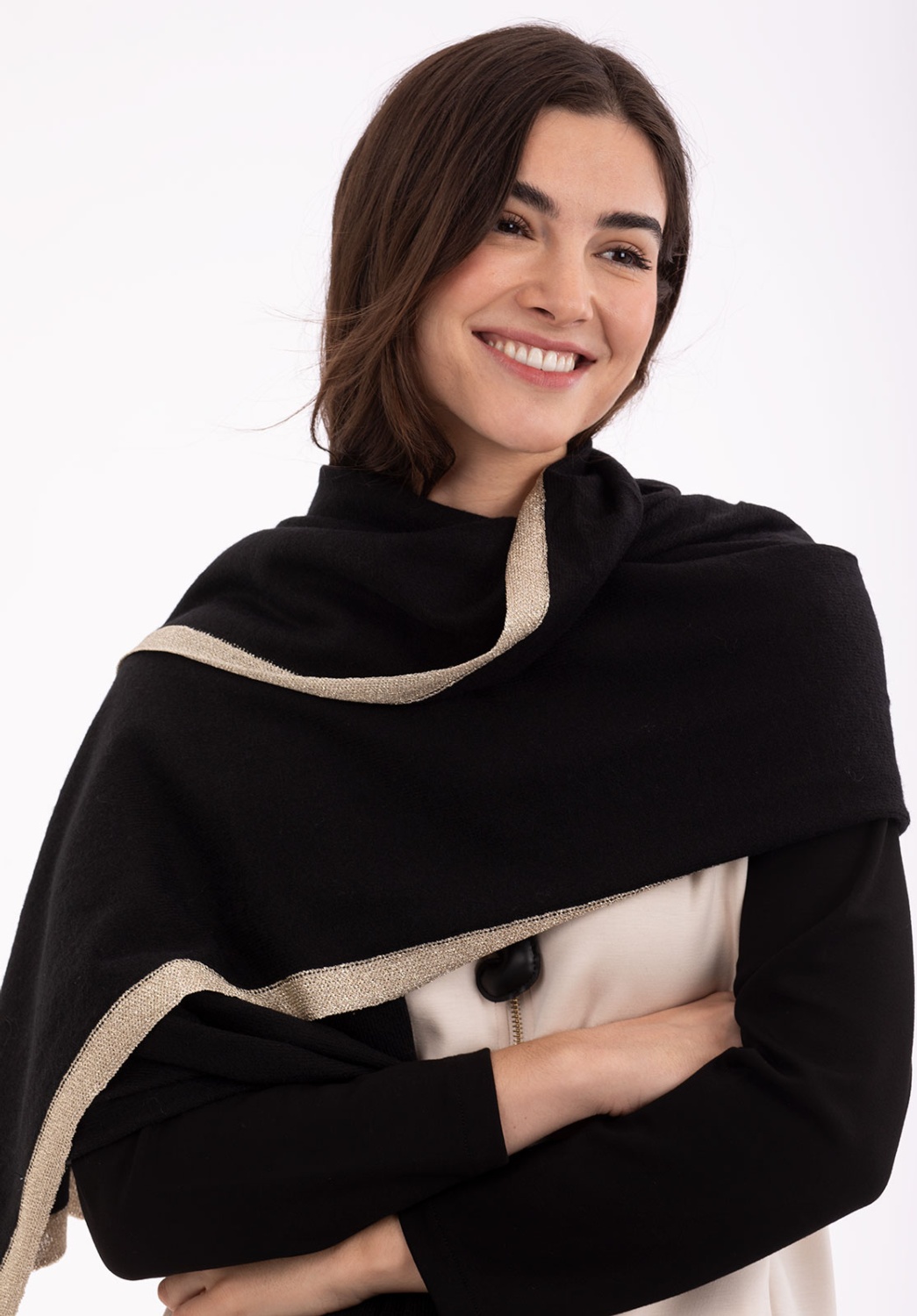 Bufanda Negra con detalle Beige Dorado