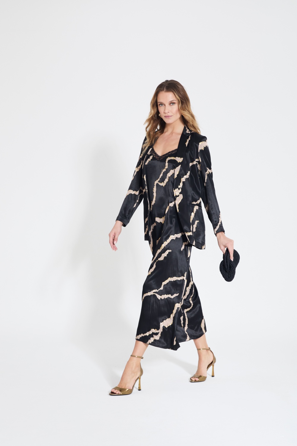 Vestido negro con tirantes 2