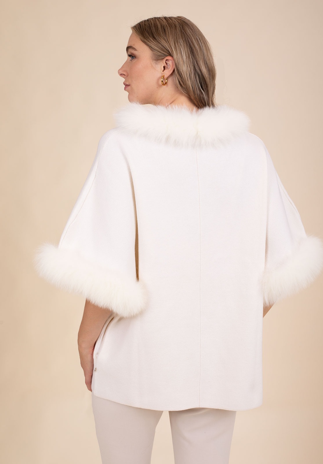 Capa Crema con Pelo 3