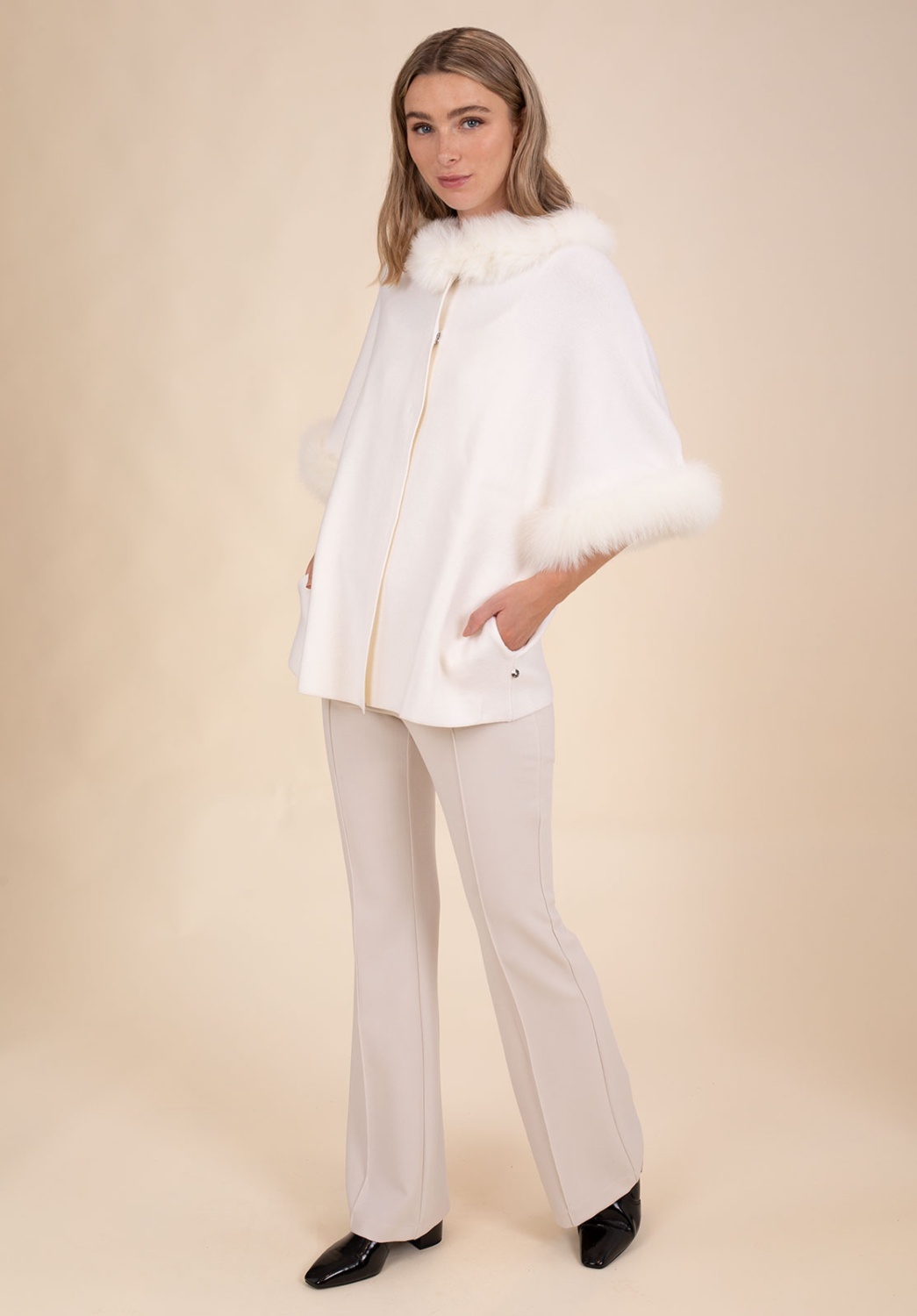 Capa Crema con Pelo 4